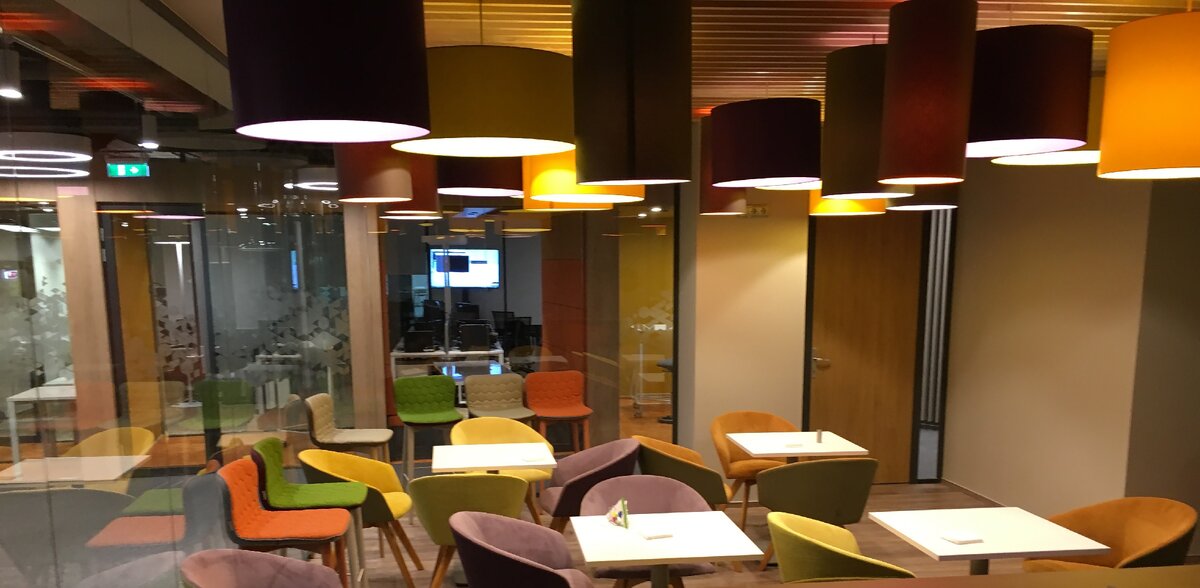 Столовая уютного офиса Сбербанка