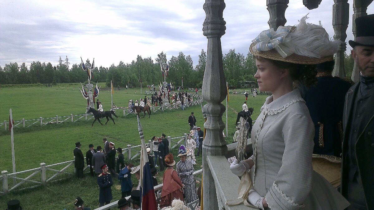 На ипподроме, где Вронский с коня слетел. Фото: из личного архива