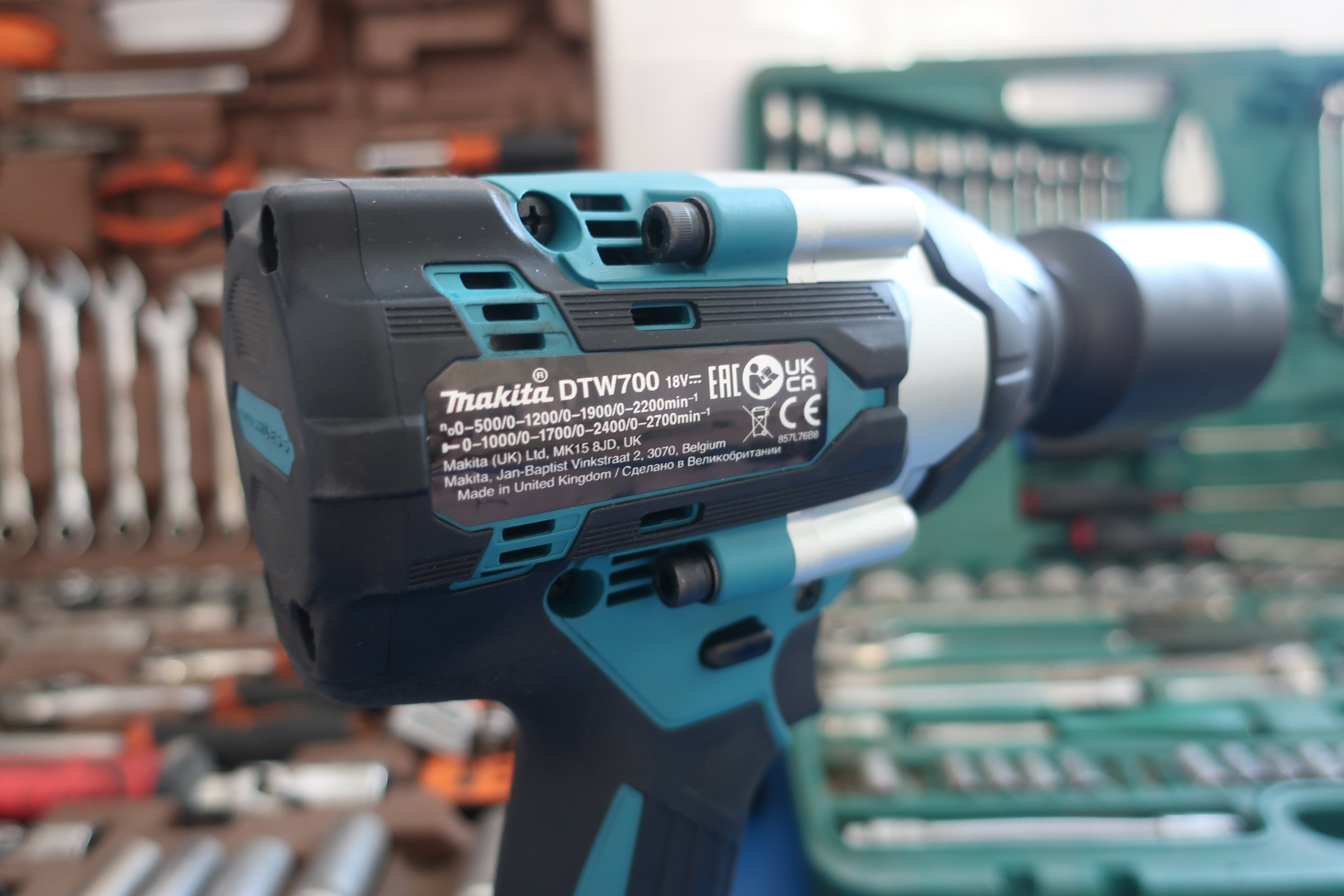 700 ньютонов. Makita dtw1000z. Макита 700 гайковерт DWT куп. Makita DTW 700 шильдик. Гайковёрт аккумуляторный ударный 1200 Ньютон.