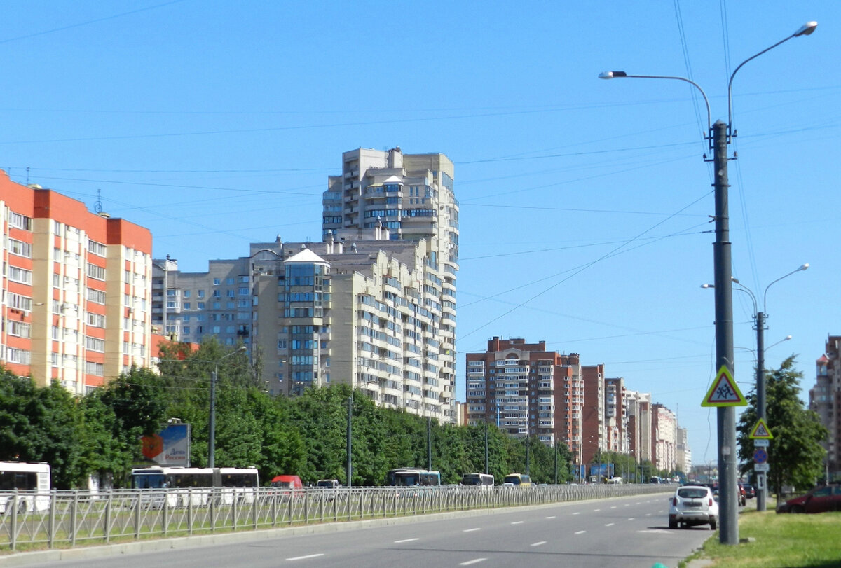 Новый район Санкт-Петербурга. Улица Савушкина.