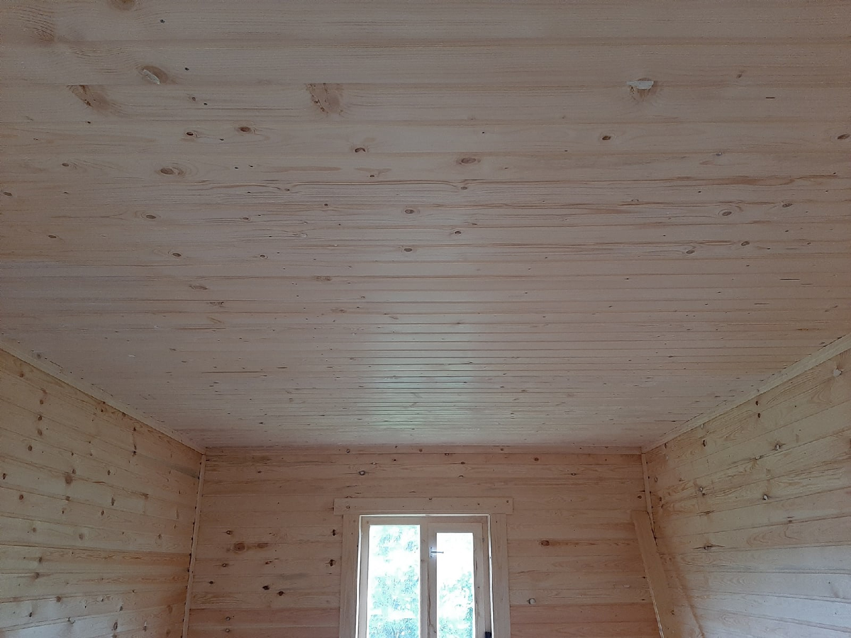 От окна уже наносится первый слой. Кажется, что особой разницы нет