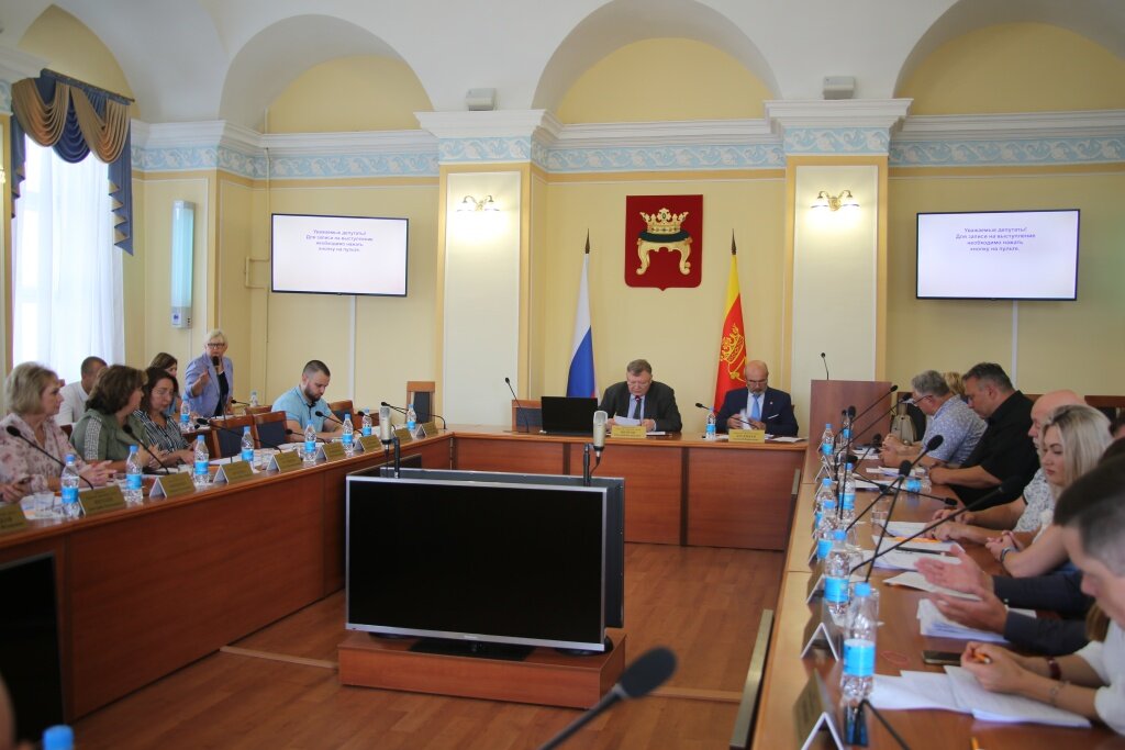 В Твери утвердили изменения в местный бюджет и место для памятника комсомольцам