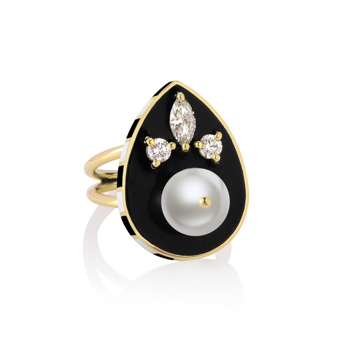 Кольцо Holly Dyment Pearl Black с черной эмалью с бриллиантом огранки "маркиз" и двумя бриллиантами круглой огранки, расположенными дугой над центральной жемчужиной.
