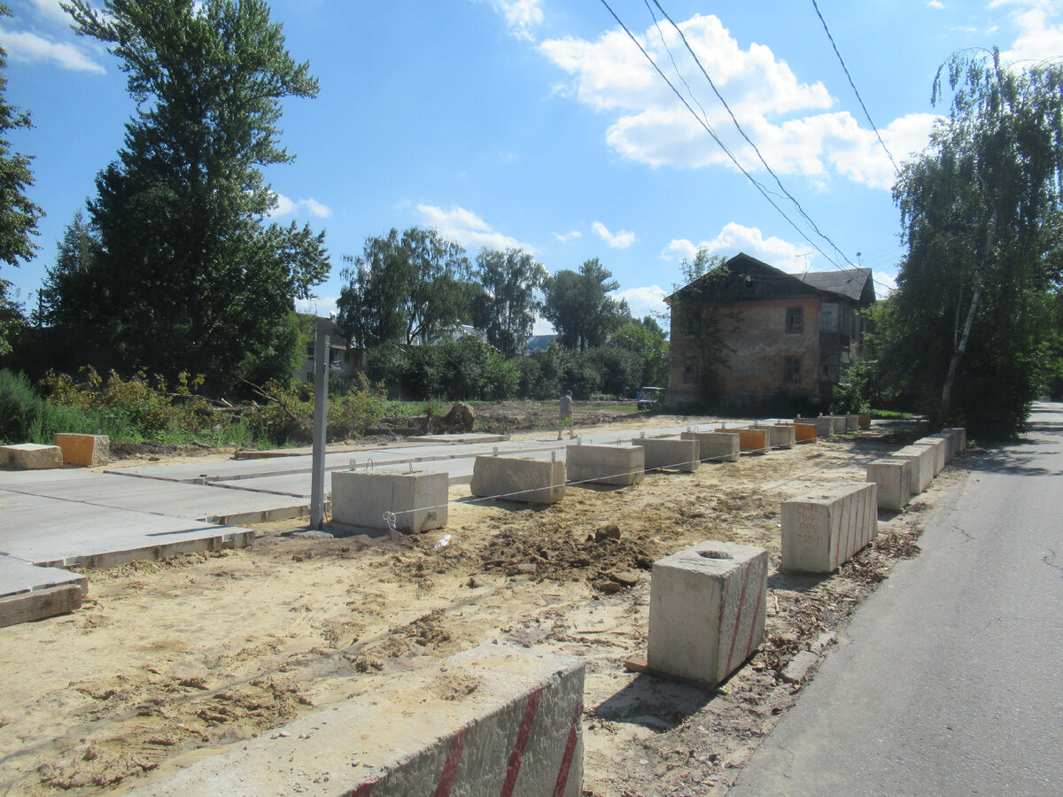 Блоки и бетонная дорожка, 05.08.2023 года