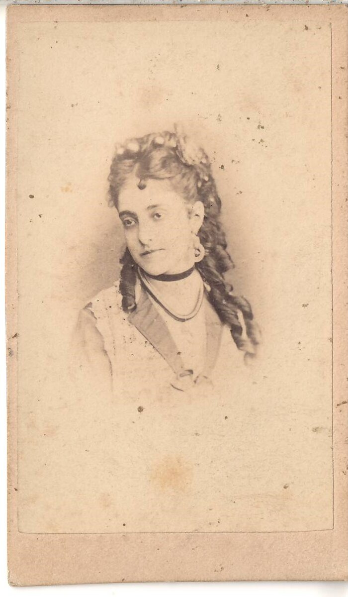 Аделина Патти. Фотопортрет кабинетный К. Бергамаско, 1868-1873 гг. Фото из фондов Крымского литературно-художественного мемориального музея-заповедника