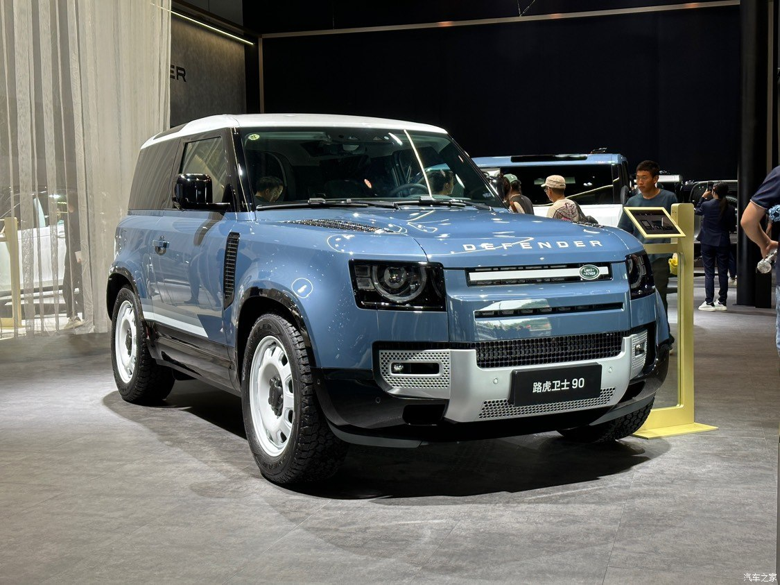 Land Rover Defender 90 2024г.
