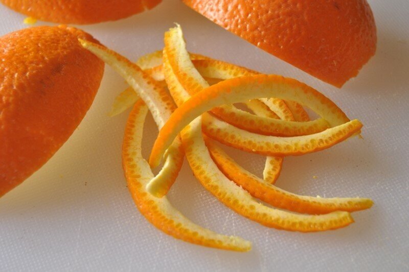 Апельсиновая кожура. Апельсиновая корка. Кожура апельсина. Кожура от апельсина. Шкурка апельсина.