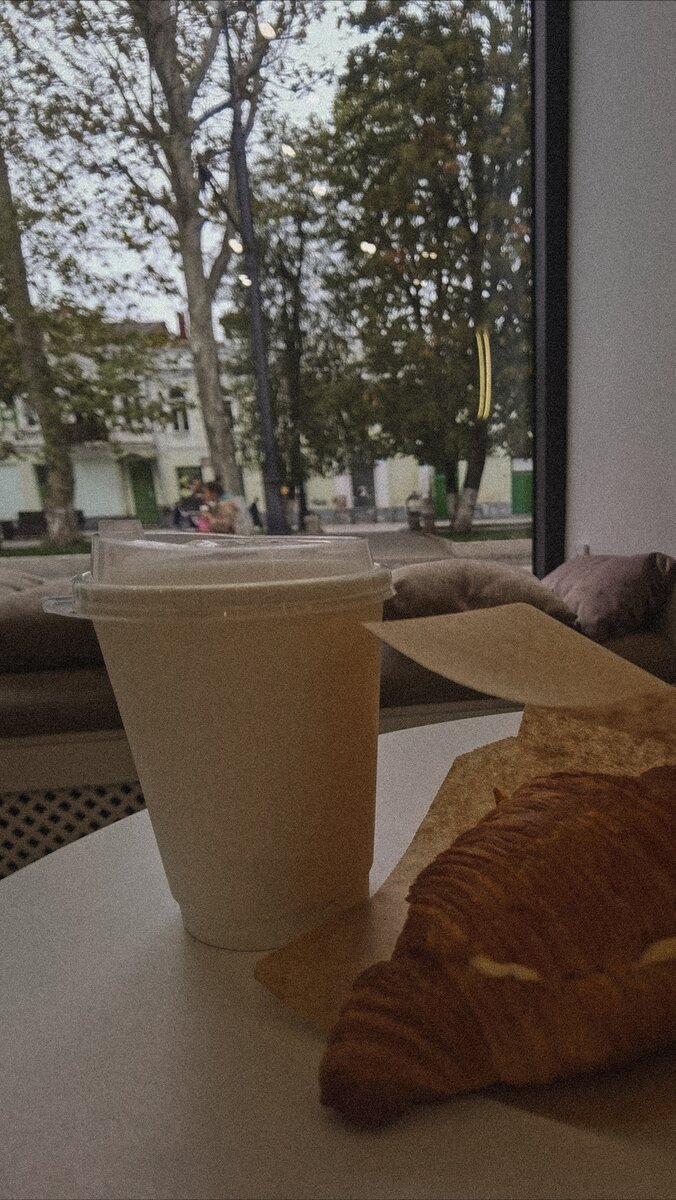 Круассаны и вид на Проспект Мира покорили меня в Мидов