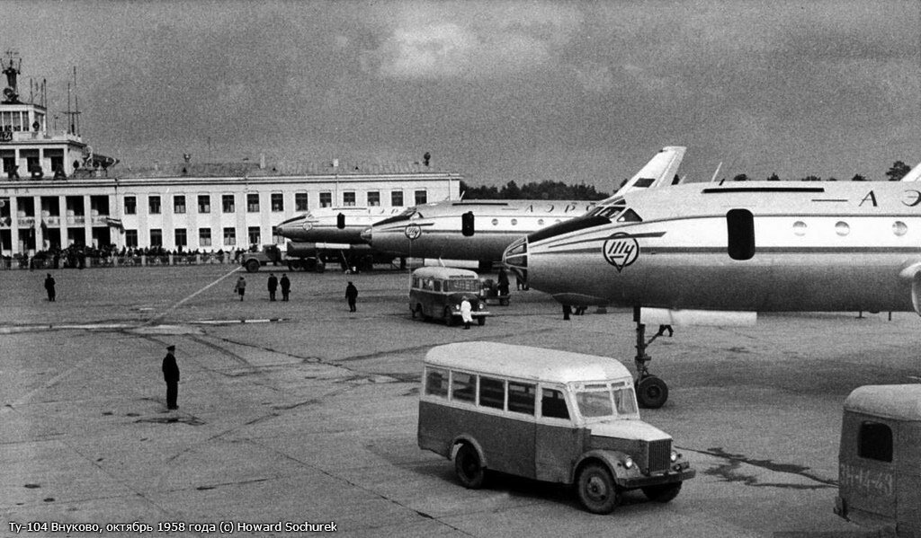Ту-104 Москва, Внуково, октябрь 1958 года. Фотография © Howard Sochurec