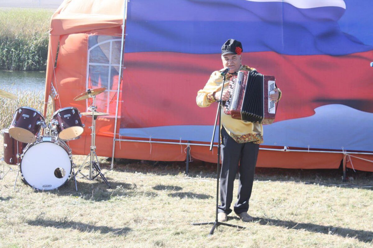 О. Чёрная река, как стала ты неглубока! Слова народные.