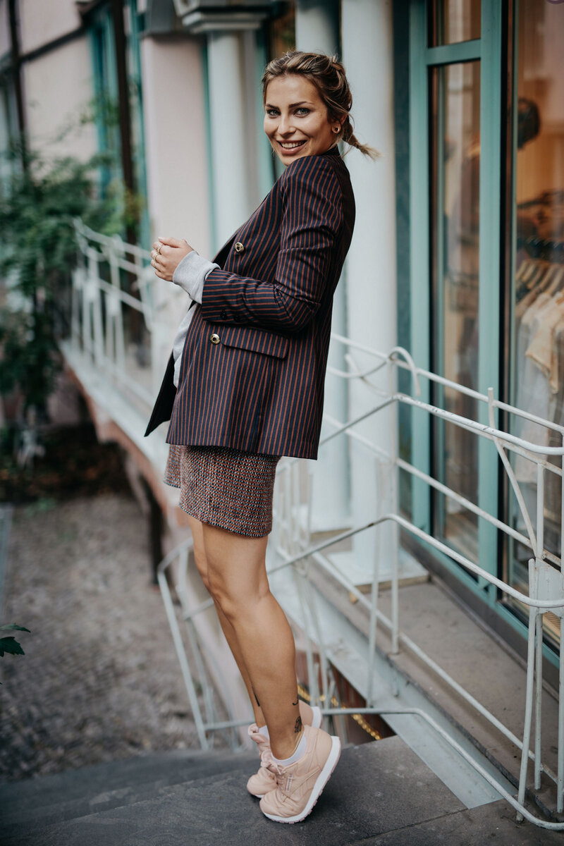  Доказательство того какими привлекательными и стильными могут быть вещи из данного материала.