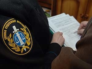 Если внесудебные методы не подействовали или вы не уверены в честности должника, то рекомендуется попробовать получить деньги через суд посредством организации исполнительного производства. Данная процедура организуется в следующих этапах: