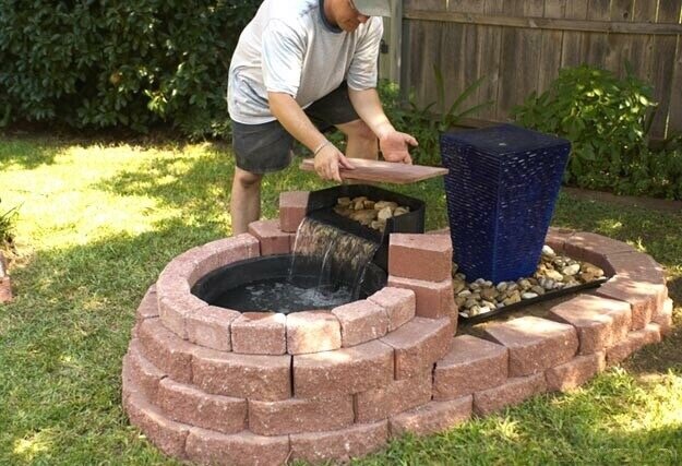 Хороший вариант фонтана на небольшом участке