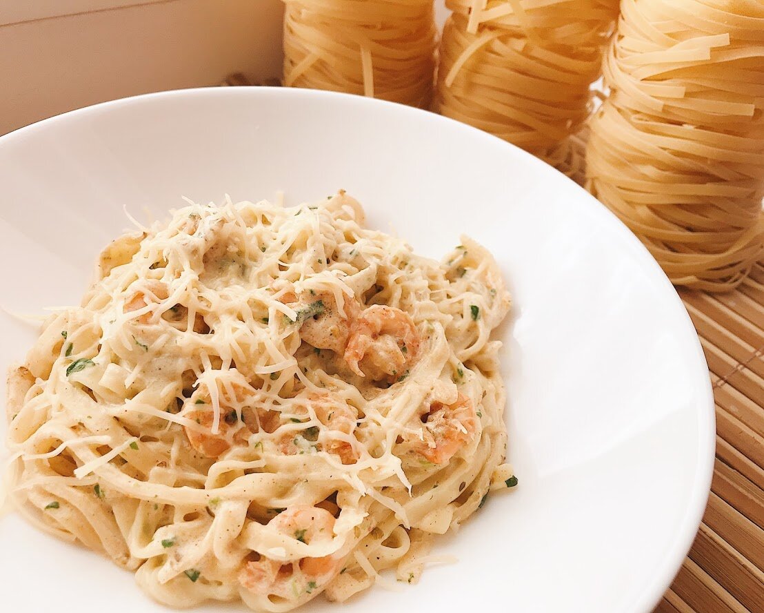Паста Тальятелле с креветками, сливочным соусом и шпинатом