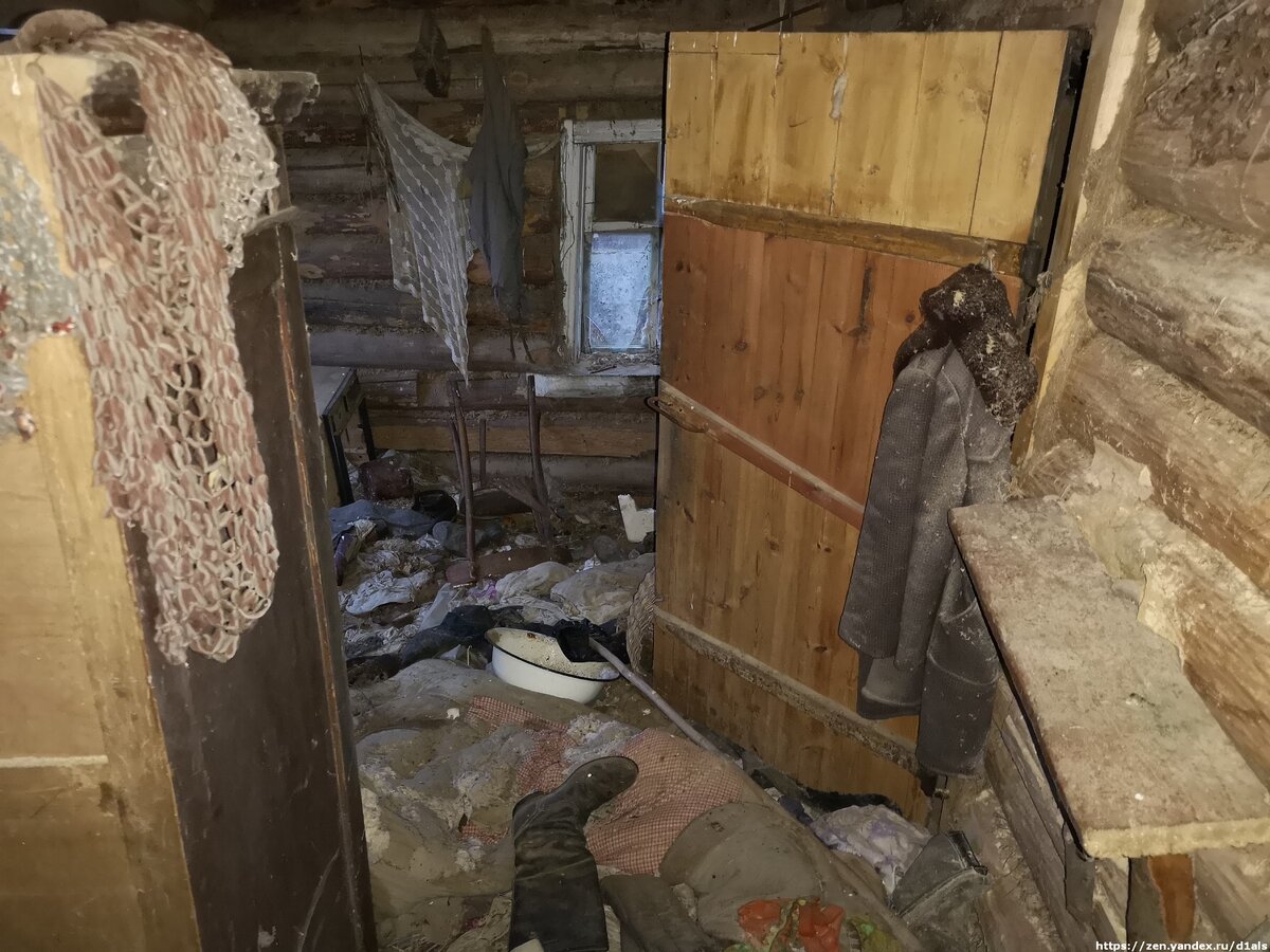 Заглянул в один из сотен покинутых домов на Псковщине и стало невыносимо печально