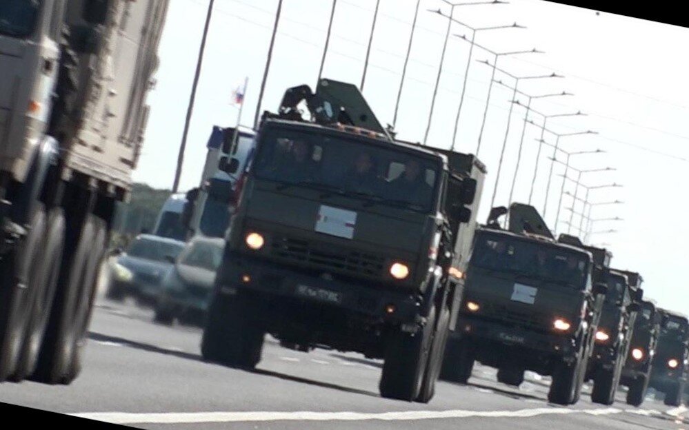 Видео движения российской военной колонны к охваченному пандемией Бергамо.