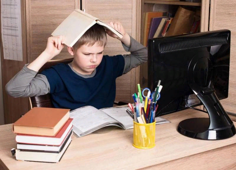 РОДИТЕЛИ ПОНЯЛИ КАКОЙ УРОВЕНЬ ЗНАНИЙ У ДЕТЕЙ.Уже полторы недели, как школьники занимаются из дома. Учащиеся, родители и учителя поделились своим мнением о новой системе обучения. В Минобразования Чувашии подвели итоги первой недели и выпустили рекомендации для школ. 