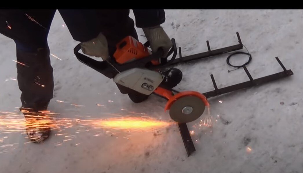 Насадка "болгарка" в работе