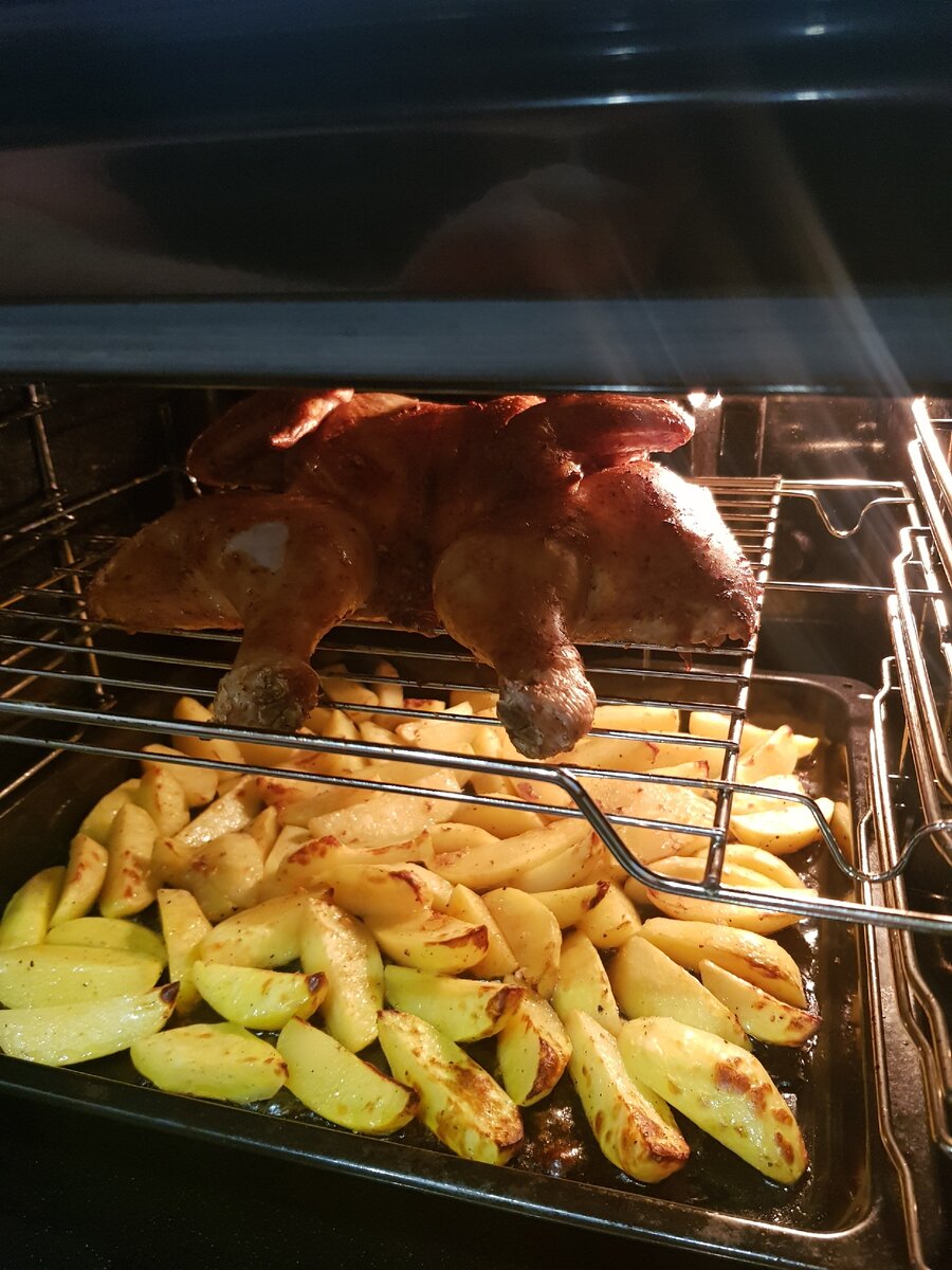 Курочка с картошкой по деревенски. Фото из личного архива 