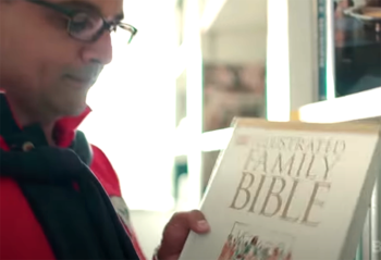 "Страх держал меня вдали от Библии”, - признаётся он.
