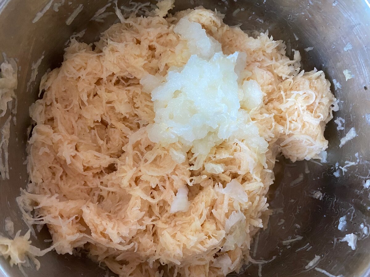 Трем лук на терке