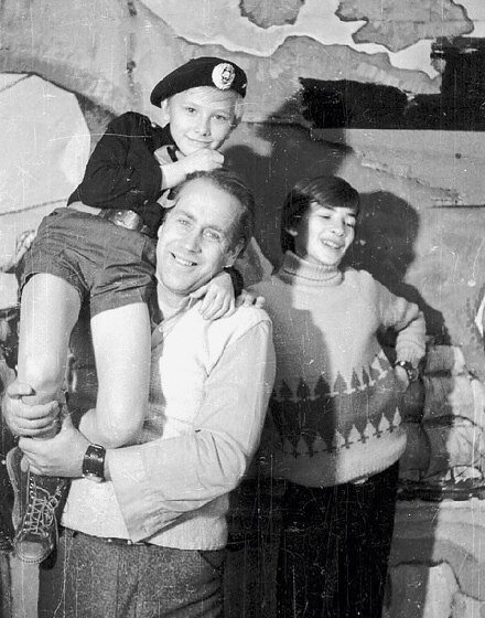 В. Крапивин в организованном им отряде "Каравелла", который действует по сей день