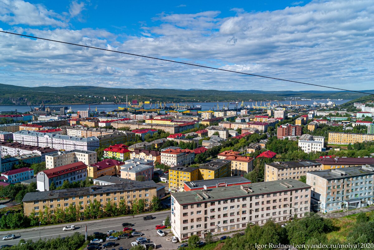 Вид на Мурманск летом. Если не говорить, что фото сделано за Полярным кругом, то и не догадаться