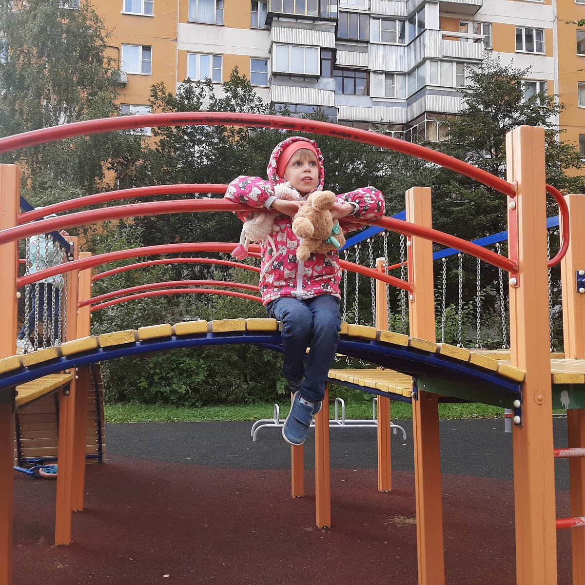 Старшая Оля, 6,5 лет.