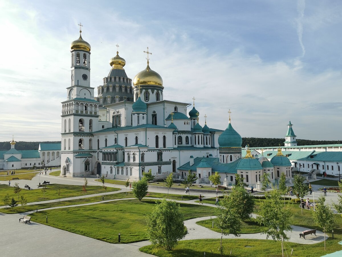 Основа г москва. Новоиерусалимская Серпухов. Куда съездить. Красивые города России куда можно съездить. Куда поехать в Москве.