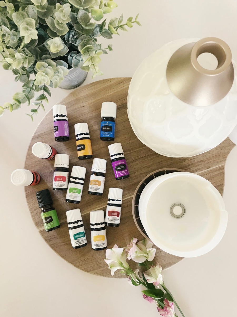 Аромапсихология - это синтез методов ароматерапии и психологии, позволяющий производить психологическую диагностику и создавать адекватное окружающим условиям нервно-психическое состояние при помощи эфирных масел.