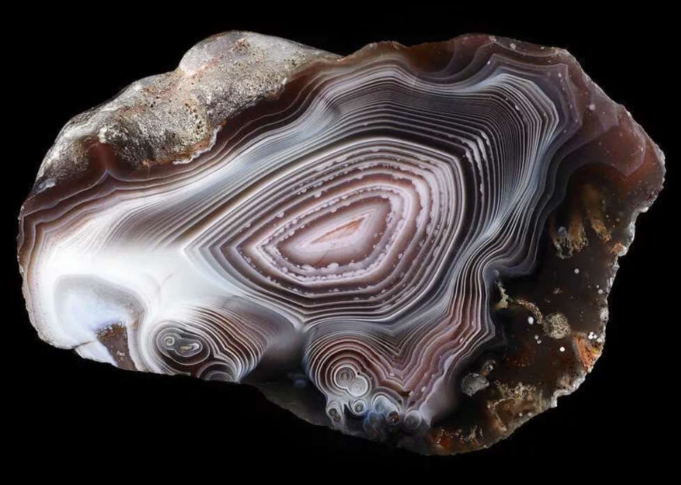 Агат минерал виды. Агат – полосчатый халцедон минерал. Глазчатый агат. Тиманский агат камень. Агат черепаховый Ботсвана.