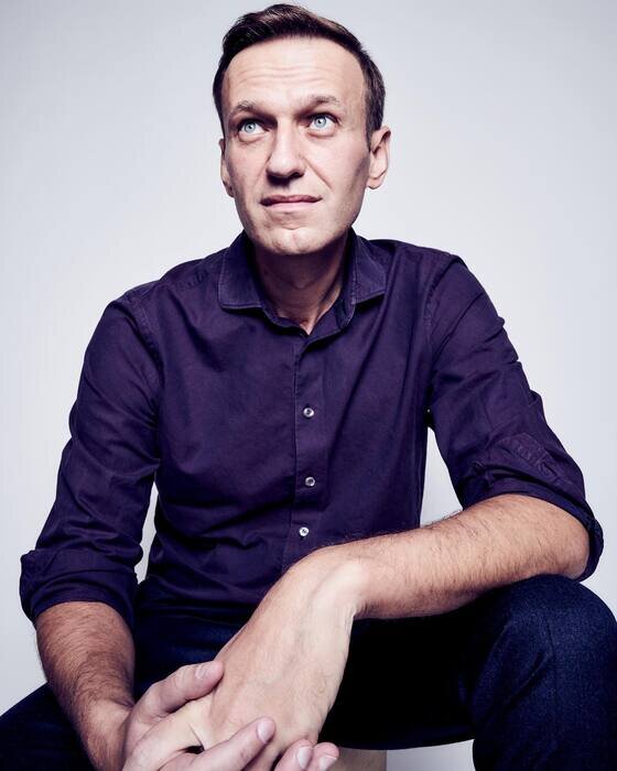  ⠀ 
⠀ 
Сначала новости: вчера узнал, что заблокировали не только банковские счета мои и членов моей семьи, но и даже мой счет ИП (индивидуальный предприниматель). 
⠀ 
Это совершенно незаконно. Таким образом у меня не просто украли все деньги, которые были, но и лишили возможности их зарабатывать. Впрочем, разве можно было ожидать чего-то другого? Кампании «Навальный, лучше не возвращайся» набирает обороты. Квартира арестована, текущие счета арестованы, счет ИП арестован. 
⠀ 
Ничего, прорвемся. 
⠀ 
Ну так тем интереснее, кто оплатил моё лечение и пребывание в Германии, да? 
⠀ 
Финансы и источники доходов политика должны быть понятны и открыты. Я всегда выступаю за это и сам уже несколько лет публикую информацию о своих доходах и имуществе, хотя обязанности у меня такой нет, я не чиновник.