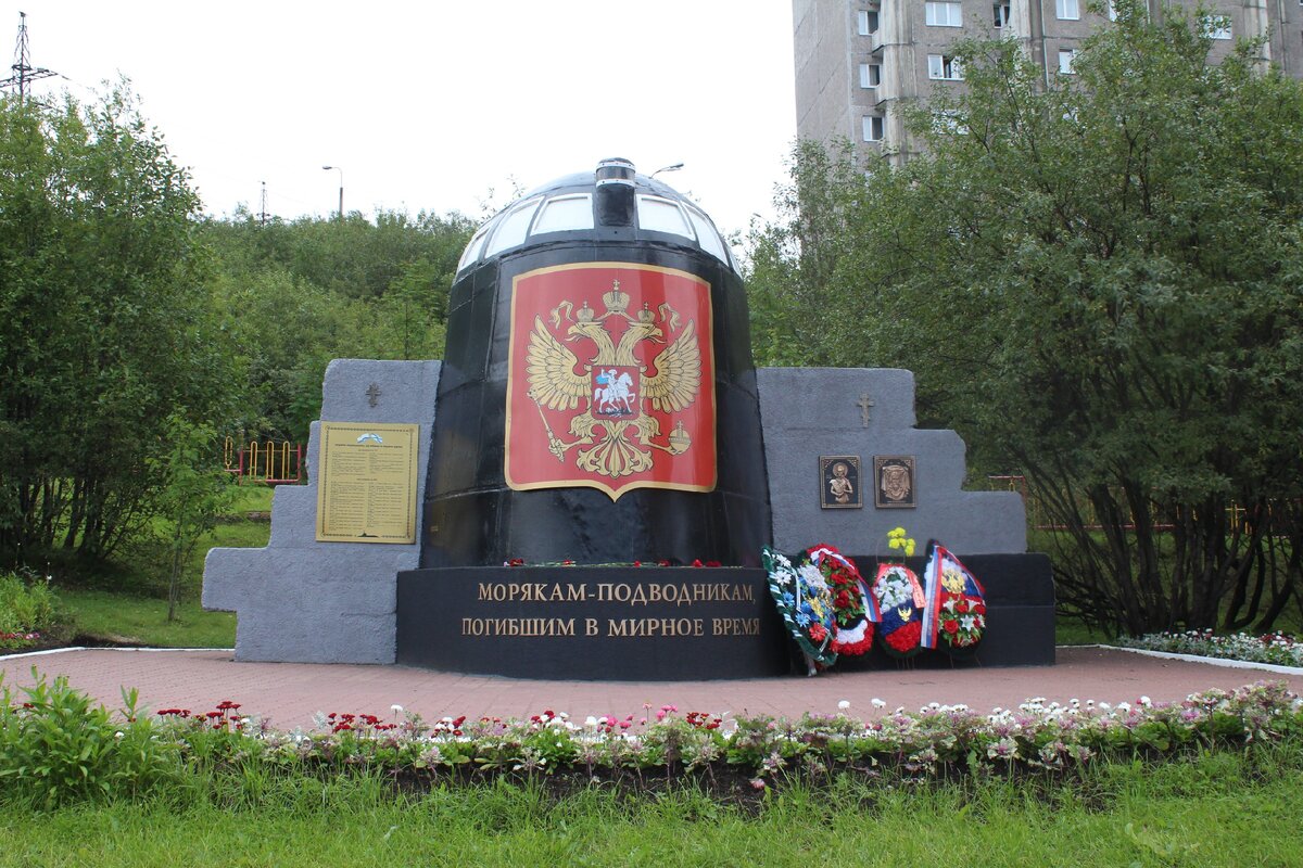 Памятник - рубка подводной лодки "Курск, фото автора. Листайте галерею