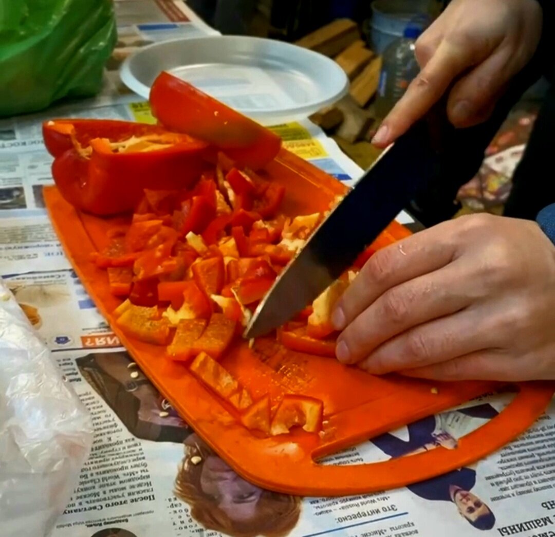 Нарезаю перцы