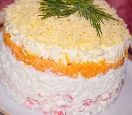 
Ингредиенты:
Крабовое мясо (или палочки) 200гр
яйца вареные 6 шт
морковь вареная большая 1 шт
сыр 70гр
майонез 