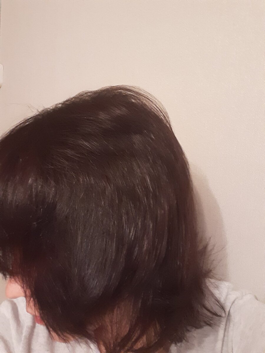 Само полотно волос. Цвет получился темней, чем заявленный, что для моих тонких и уже окрашенных волос нормально. 4-6 головомоек - вымывается на тон.