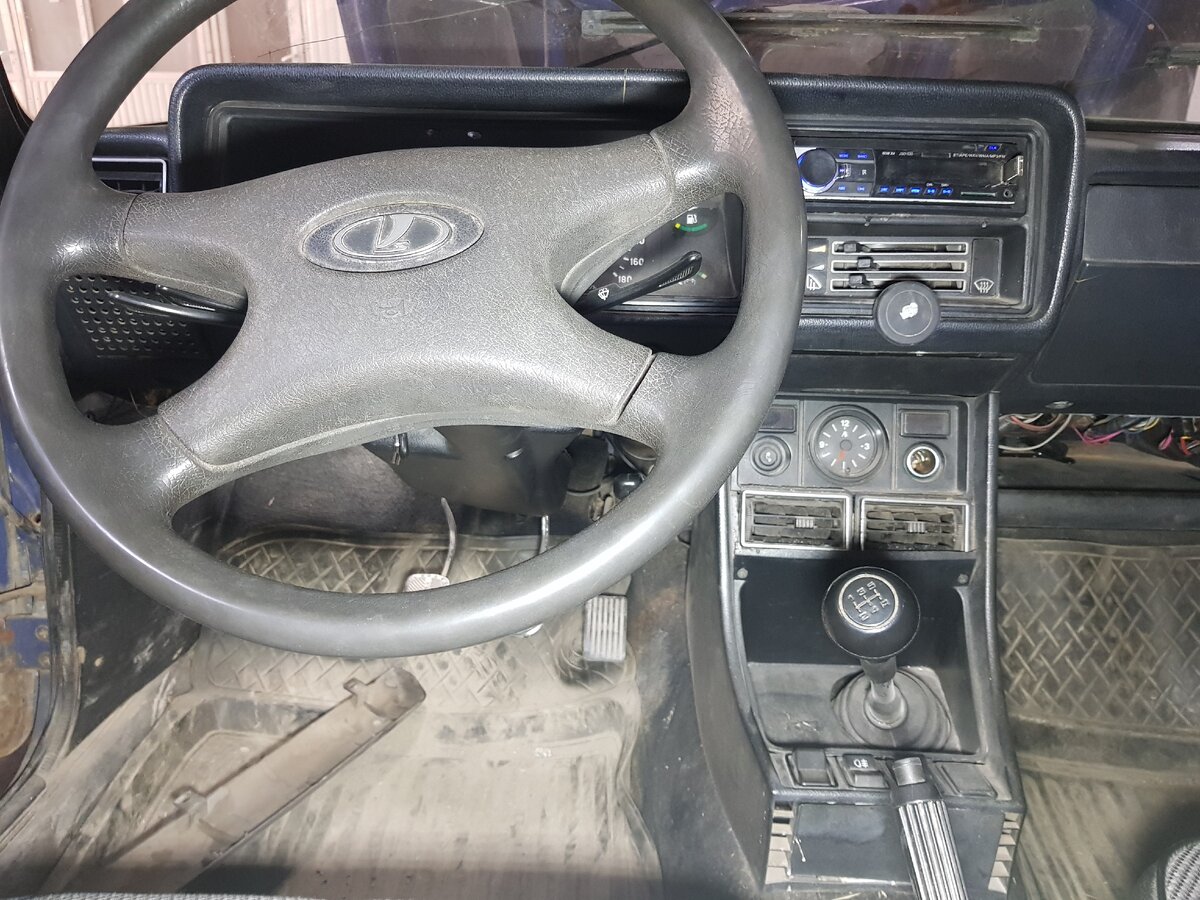 А вот наш старый динозавр