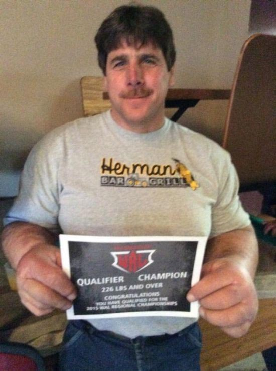 Обладатель самых больших рук