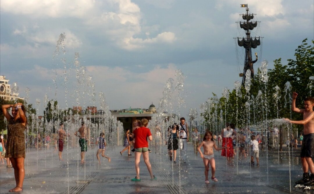 В Москве фонтаны работают с конца апреля по октябрь.