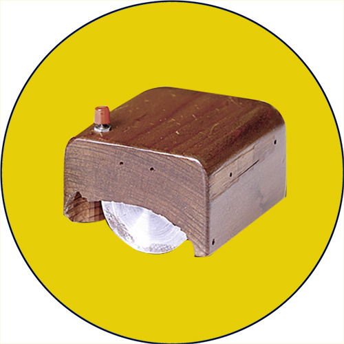  1963 год 
Мышь Энгельбарта 
Появляется первый в мире прототип мыши из дерева.