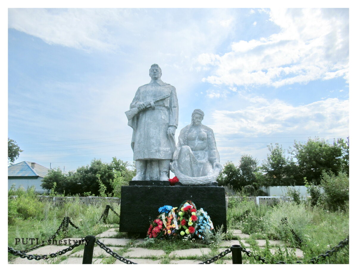 Монумент разрушается