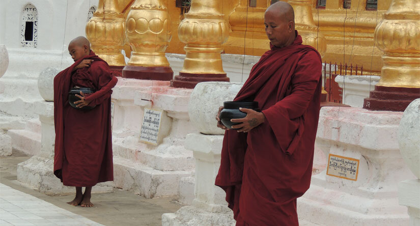 Монахов что в Бирме, что в Мандалее неисчислимое множество 