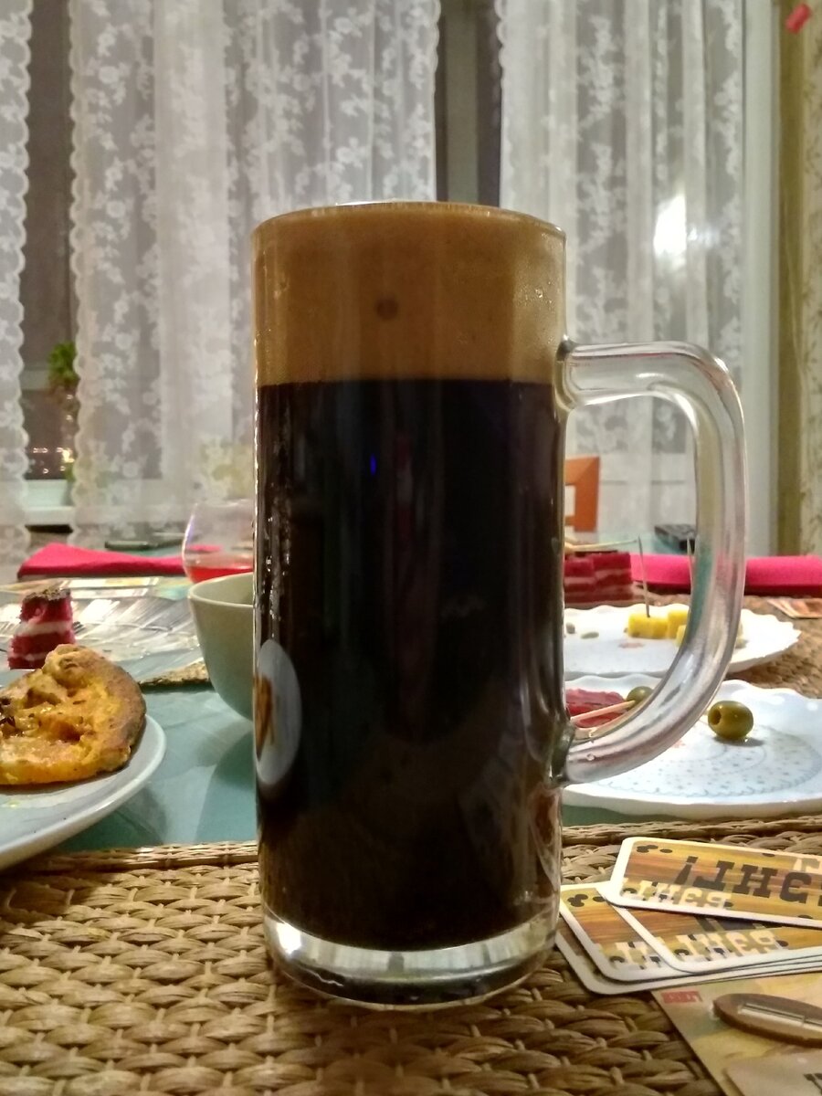 Дом 40 скелетов – овсяный стаут от Brewlock  в кружке