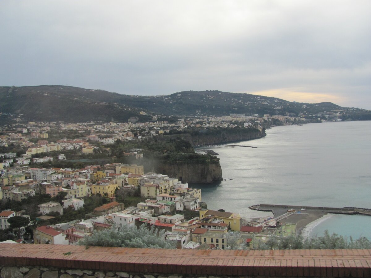 Вид на Сорренто сверху