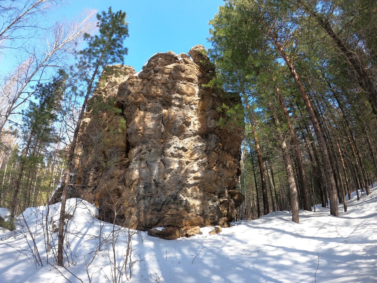 Скальник Кулак, 64 км Култукского тракта