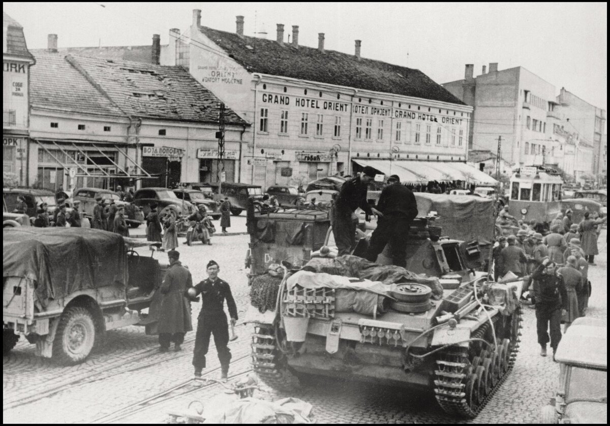 Немецкая колонна в сербском Нише. Апрель 1941 года