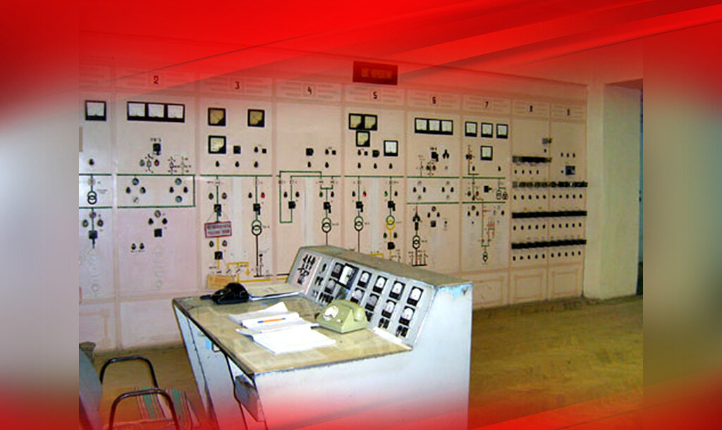 Щит управления на силовые агрегаты передатчика. Полностью исправен, хотя построен в 1942 году