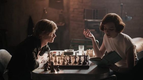 кадры из киносериала: Ход королевы