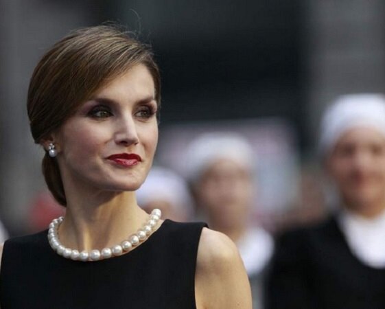 Королева-консорт Испании Летисия - супруга испанского короля Филиппа VI. С юных лет она работала журналистом. За будущего короля Испании она вышла замуж в 2003 году.