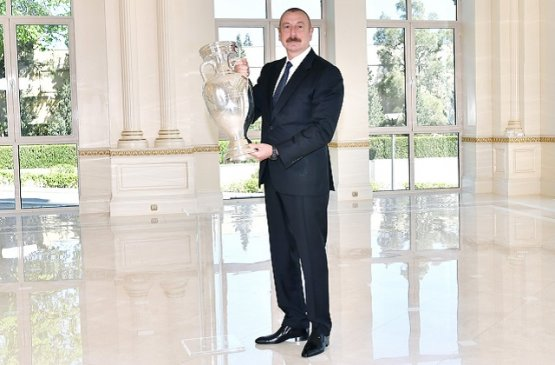 Фото с сайта president.az